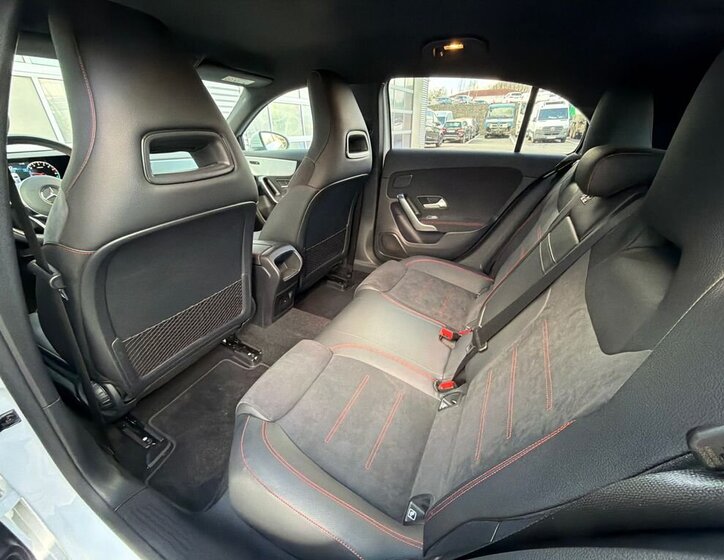 Mercedes-Benz Třídy A Hatchback 1,3 l 118 kw