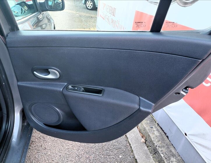 Renault Clio Kombi 1,1 l 74 kw