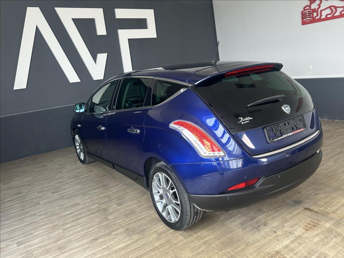 Lancia Delta Hatchback 1,6 l 88 kw