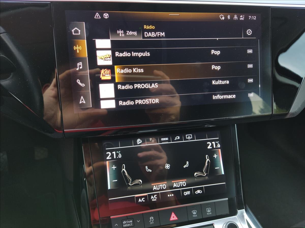 Audi e-tron SUV / Terénní 0,0 300 kw