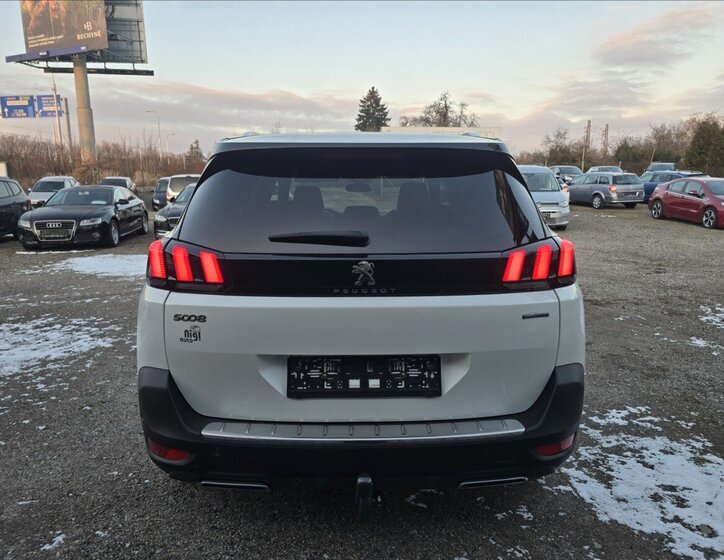 Peugeot 5008 6