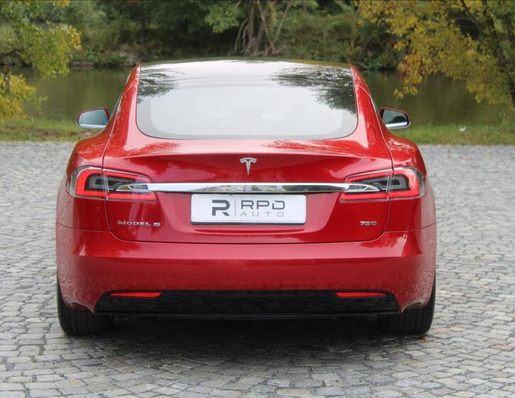 Tesla Model S 5