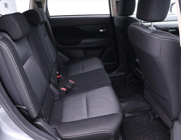 Mitsubishi Outlander SUV / Terénní 2,0 l 110 kw