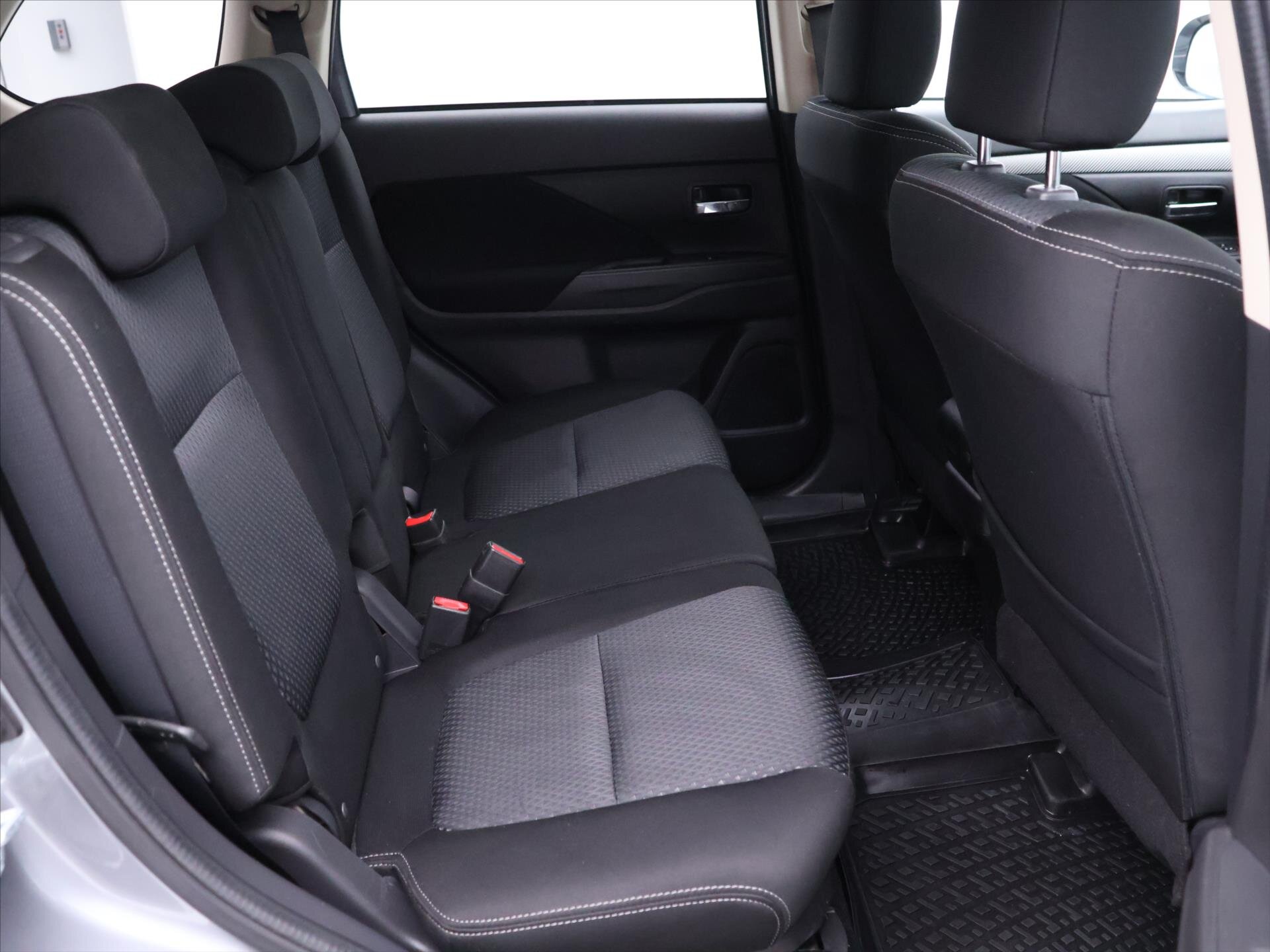 Mitsubishi Outlander SUV / Terénní 2,0 l 110 kw