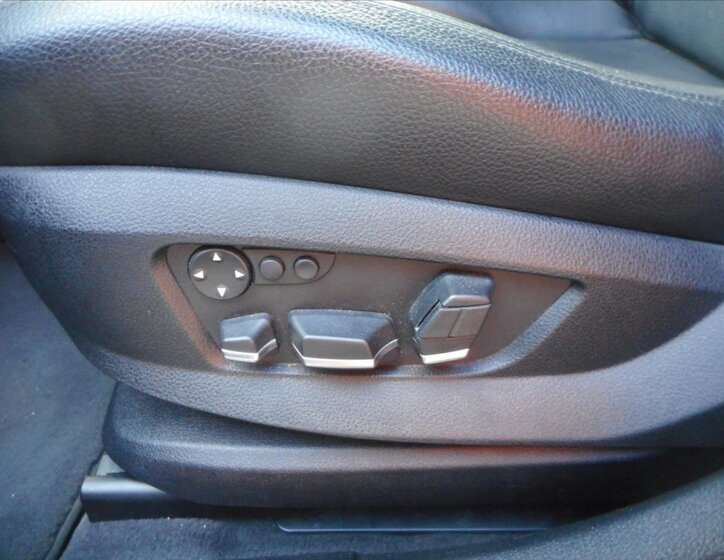 BMW Řada 5 Sedan 3,0 l 220 kw