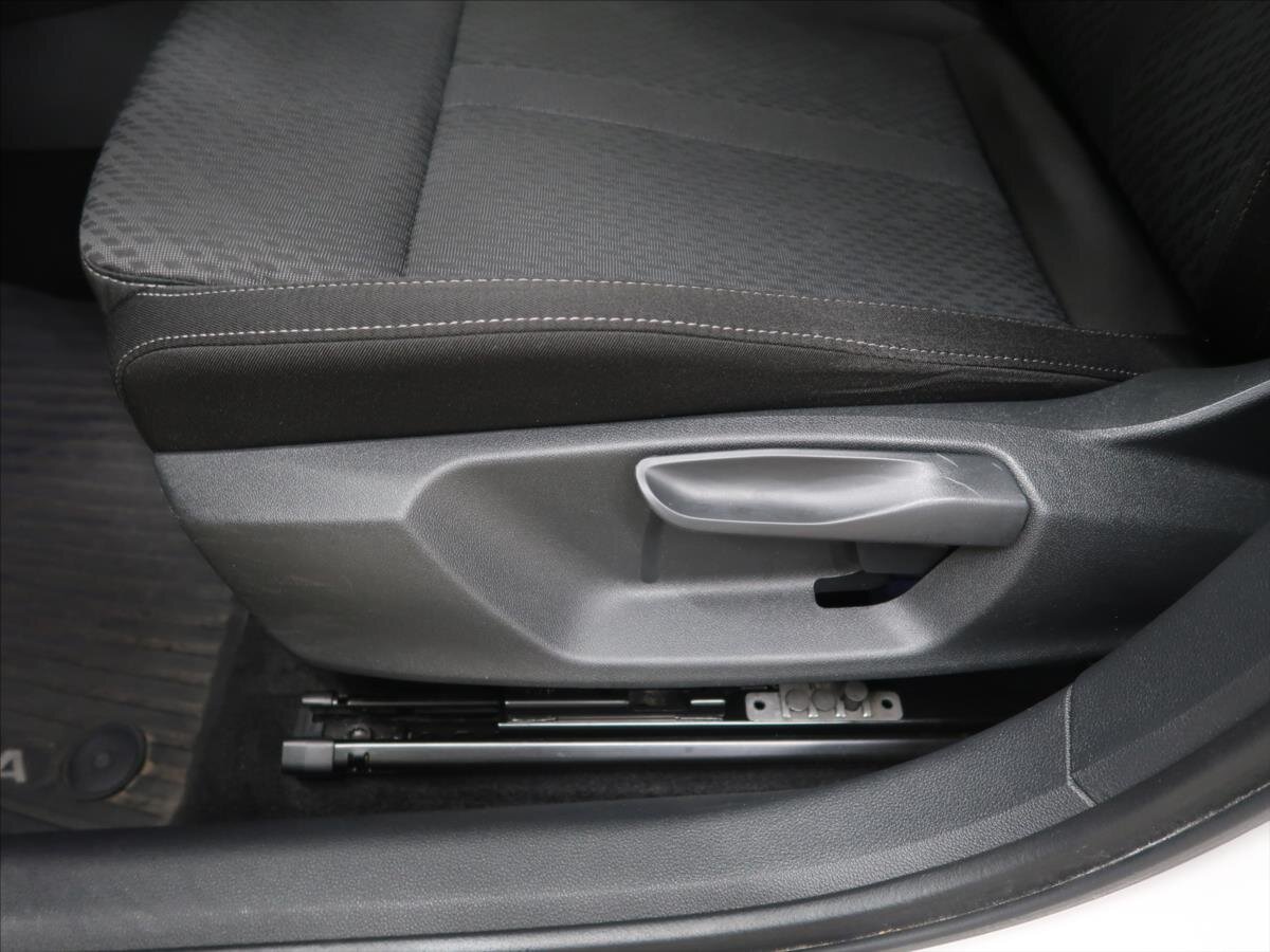 Škoda Octavia Sedan / Limuzína 1,5 l 110 kw