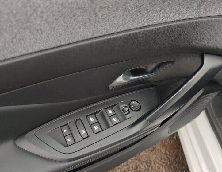 Peugeot 308 Kombi 1,2 l 96 kw