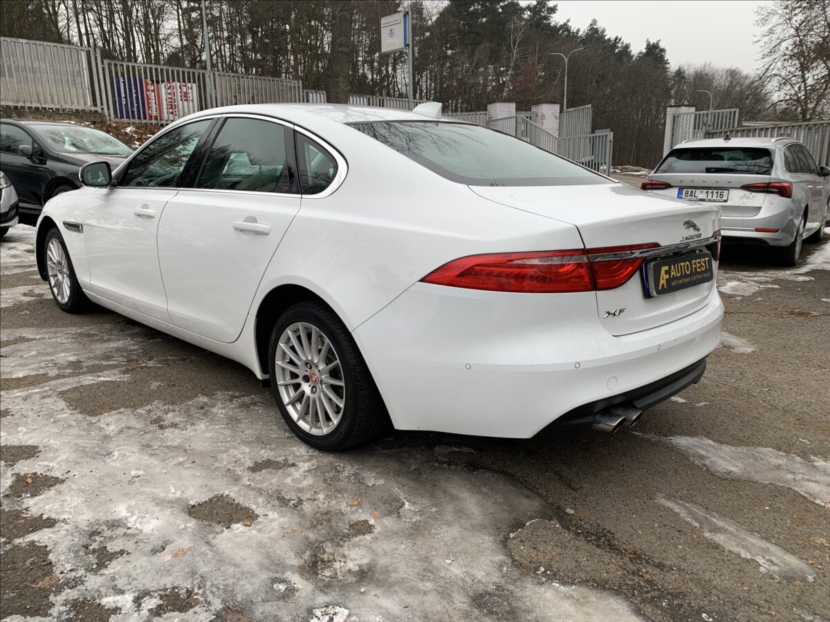 Jaguar XF Sedan 2,0 l 132 kw