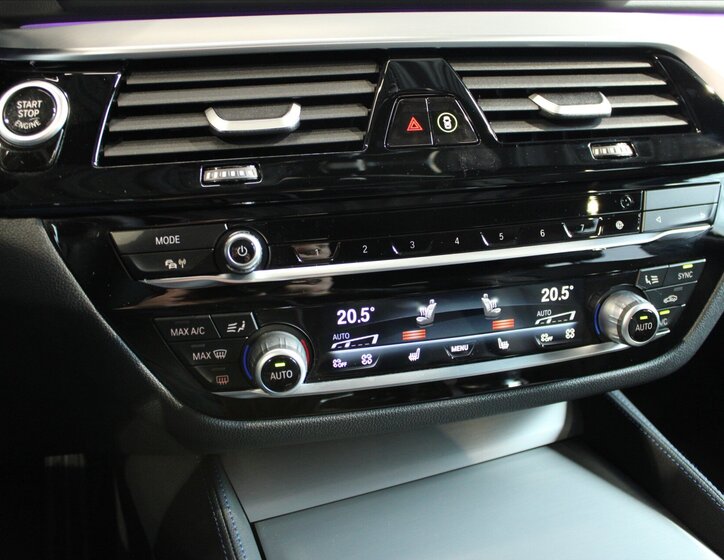 BMW Řada 5 Kombi 3,0 l 210 kw