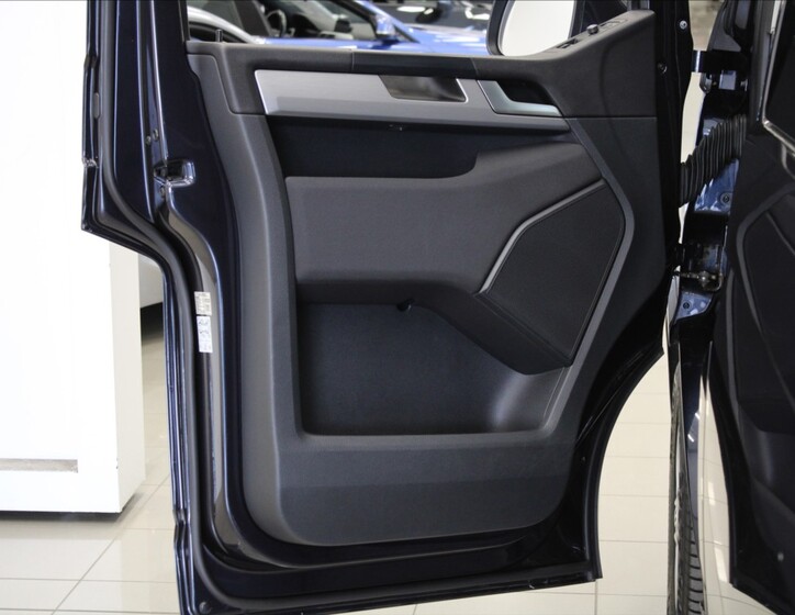 Volkswagen Multivan 17