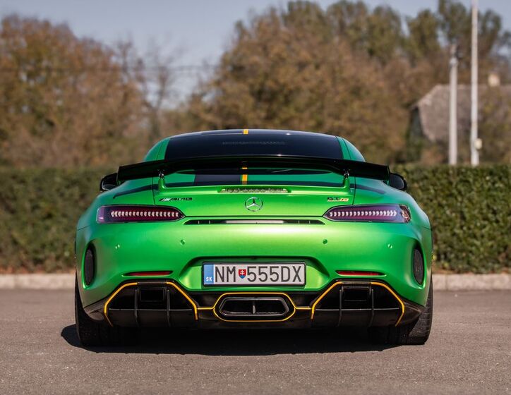 Mercedes-Benz AMG GT 10