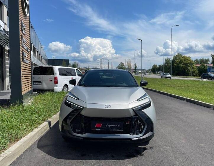 Toyota C-HR 2