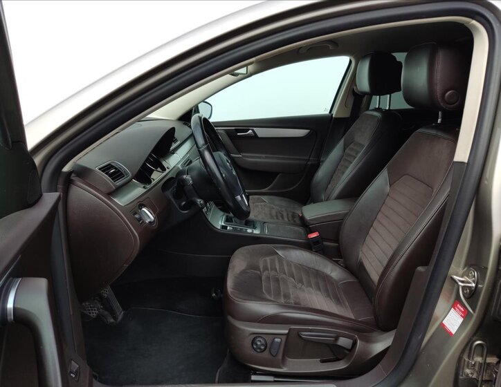 Volkswagen Passat Sedan / Limuzína 2,0 l 130 kw