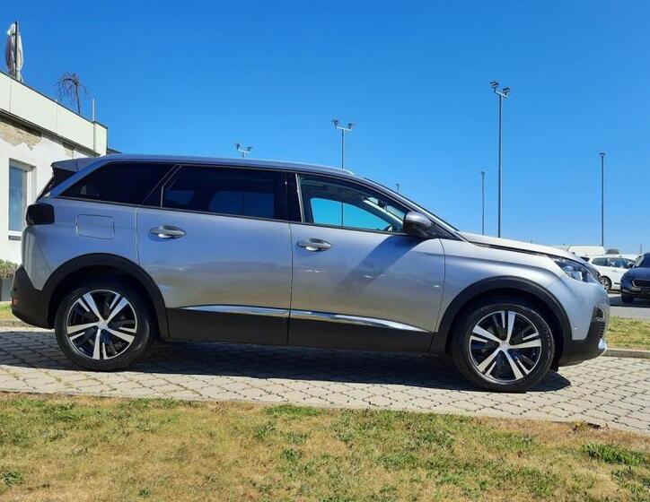 Peugeot 5008 10