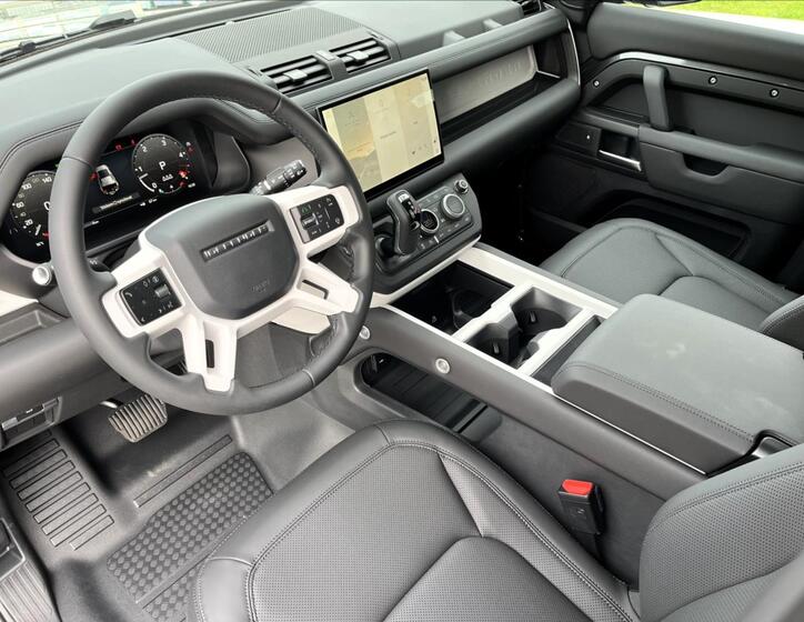 Land Rover Defender 13