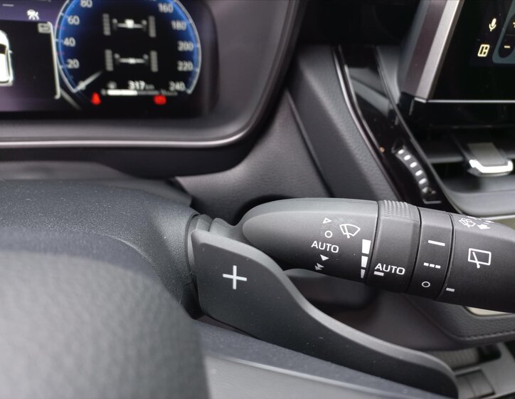 Toyota Corolla Cross CUV 2,0 l 98 kw