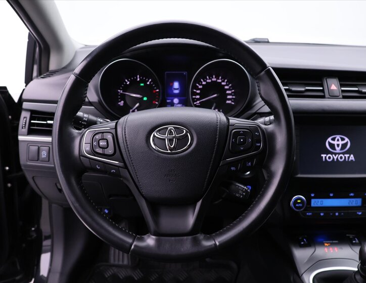 Toyota Avensis Kombi 2,0 l 105 kw