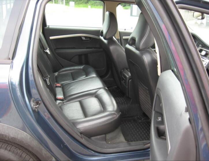 Volvo XC70 9