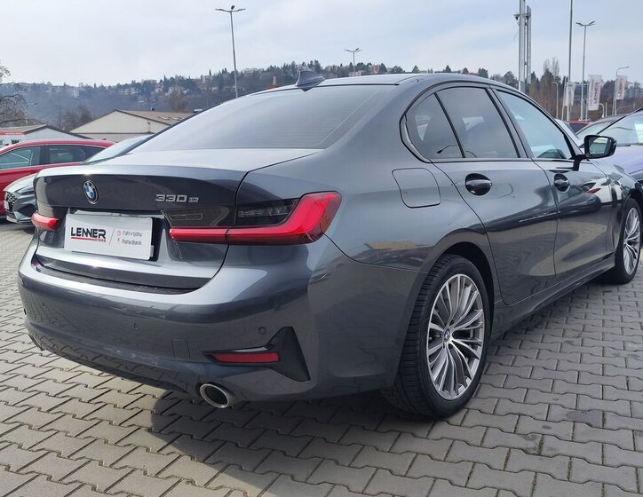 BMW Řada 3 Sedan / Limuzína 2,0 l 215 kw