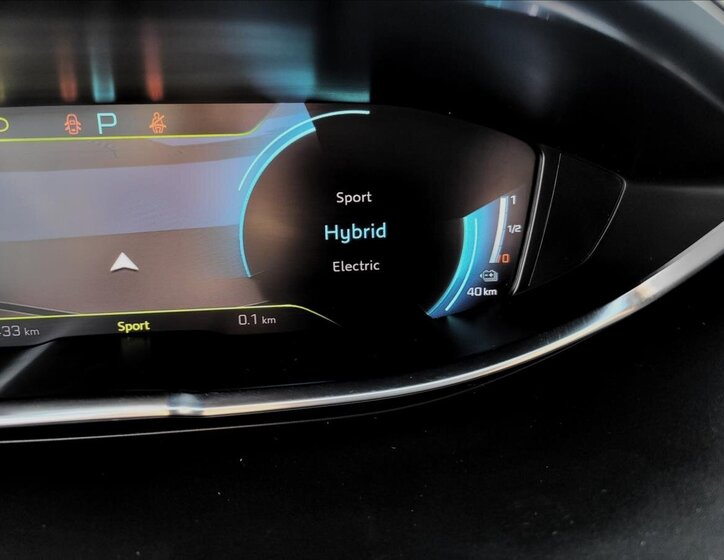 Peugeot 3008 SUV 1,6 l 133 kw