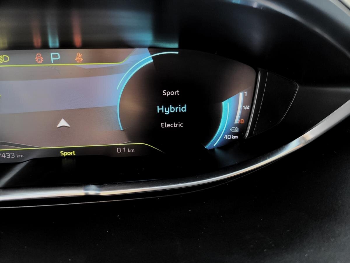 Peugeot 3008 SUV 1,6 l 133 kw