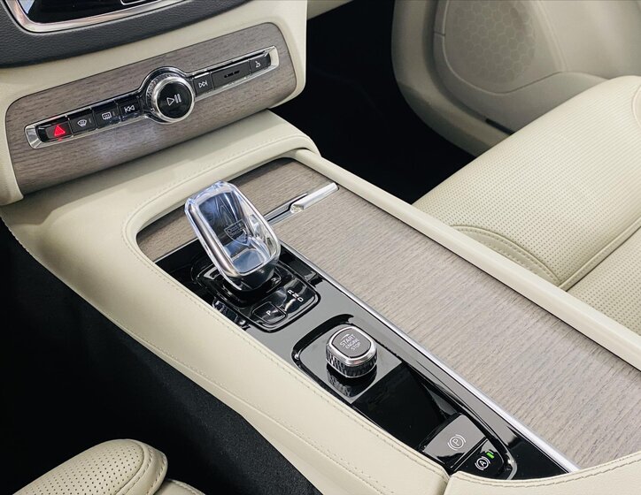 Volvo XC90 SUV / Terénní 2,0 l 173 kw