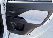 Mitsubishi Outlander 24