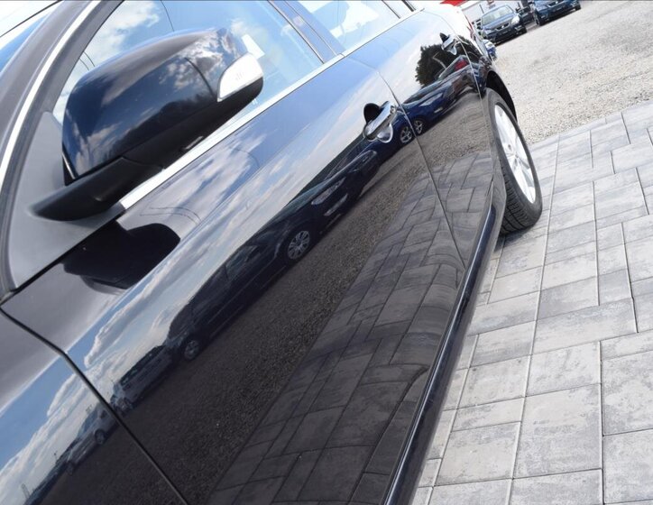 Renault Latitude Sedan / Limuzína 2,0 l 110 kw