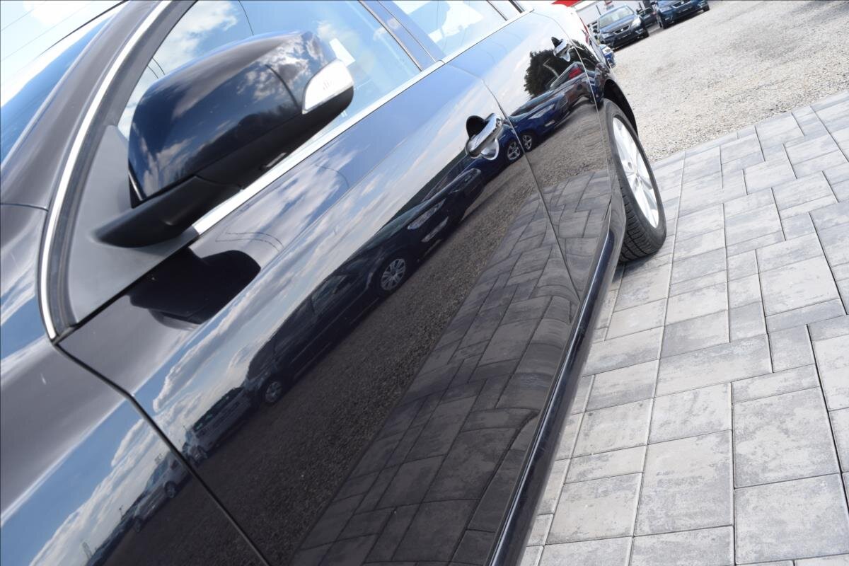 Renault Latitude Sedan / Limuzína 2,0 l 110 kw