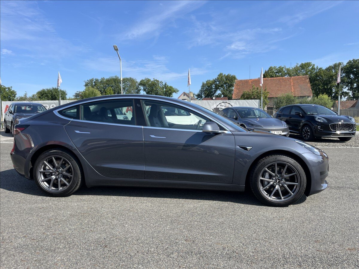 Tesla Model 3 Ostatní 0,0 239 kw