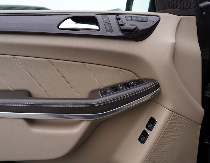 Mercedes-Benz GL SUV 4,7 l 320 kw