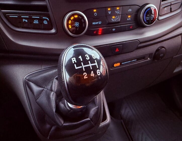 Ford Tourneo Custom 21