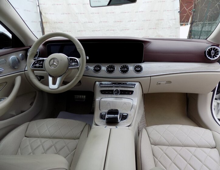 Mercedes-Benz Třídy E 18