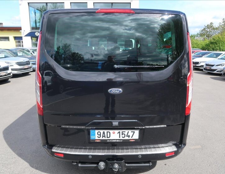 Ford Tourneo Custom MPV 2,2 l 114 kw