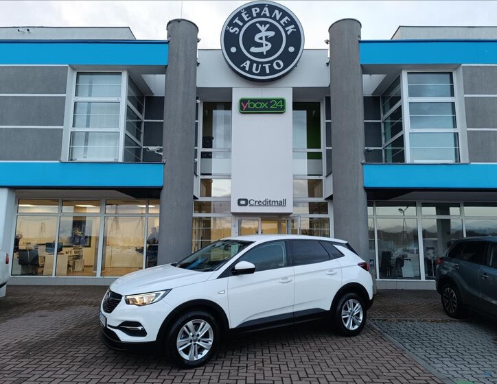 Opel Grandland X SUV 1,2 l 96 kw