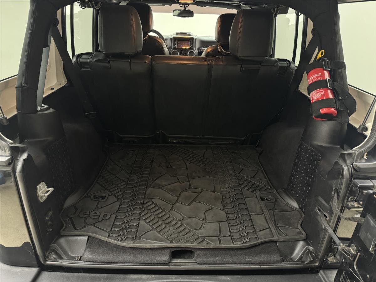 Jeep Wrangler SUV 3,6 l 209 kw