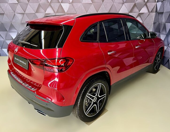 Mercedes-Benz GLA 6