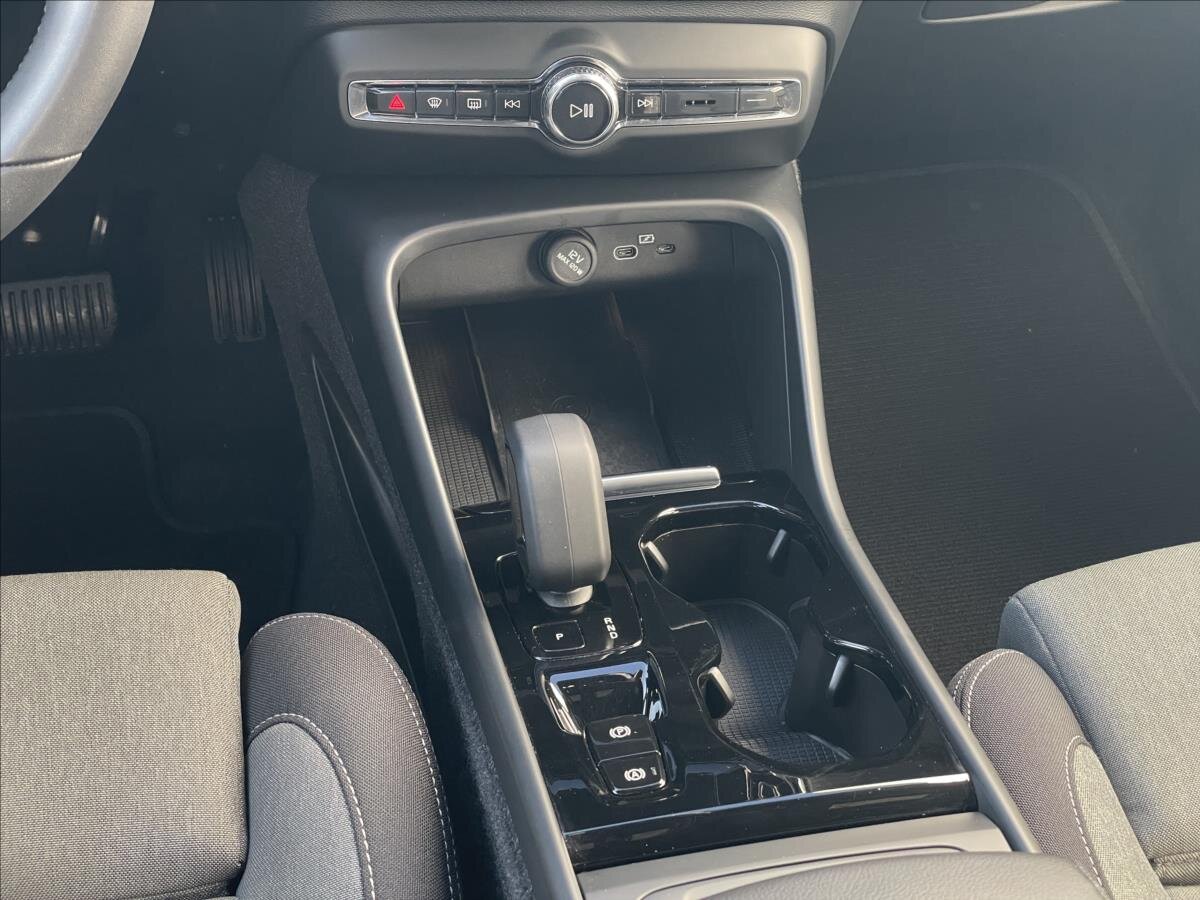 Volvo XC40 SUV / Terénní 2,0 l 145 kw