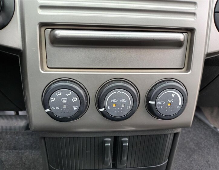 Nissan X-Trail SUV / Terénní 2,5 l 121 kw