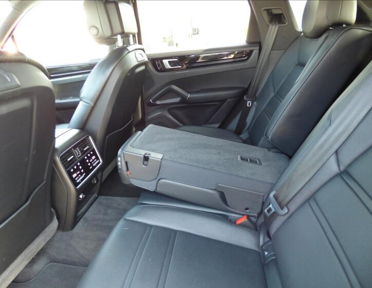 Porsche Cayenne SUV 2,9 l 324 kw