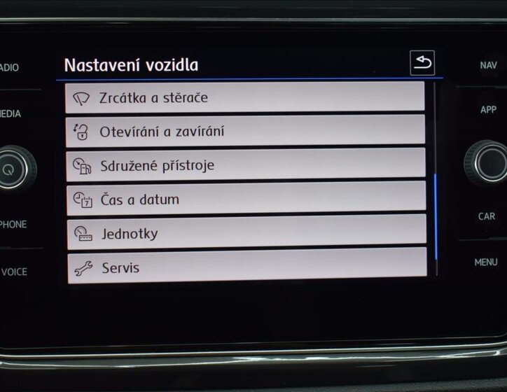 Volkswagen T-Roc SUV / Terénní 2,0 l 140 kw