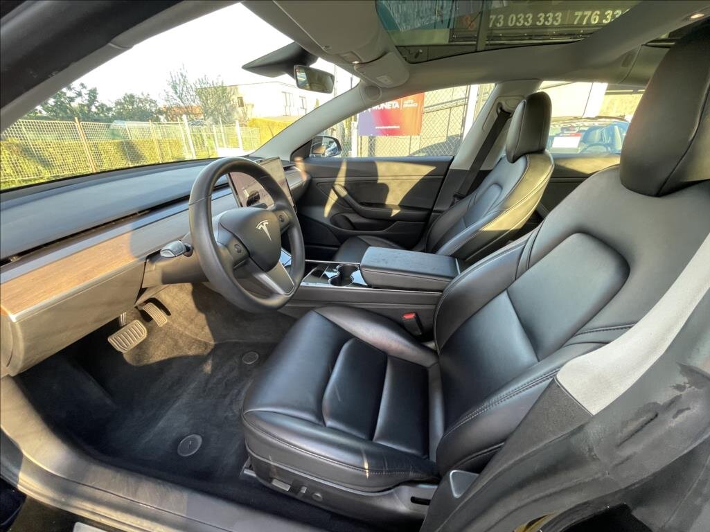 Tesla Model 3 Sedan / Limuzína 0,0 239 kw