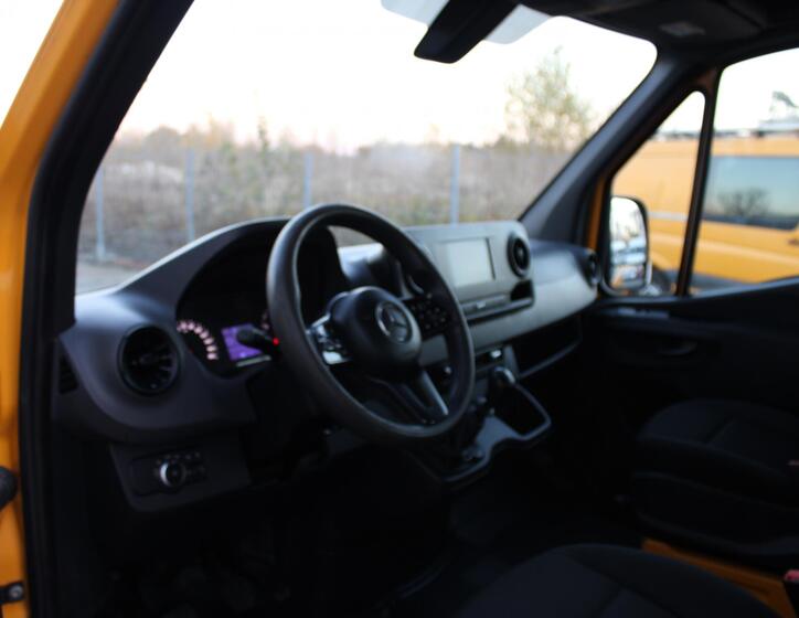 Mercedes-Benz Sprinter 11