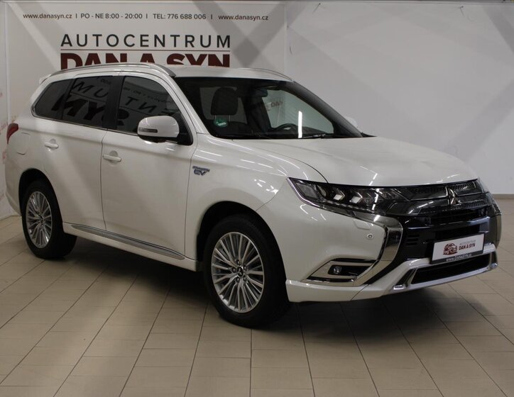 Mitsubishi Outlander SUV / Terénní 2,4 l 99 kw