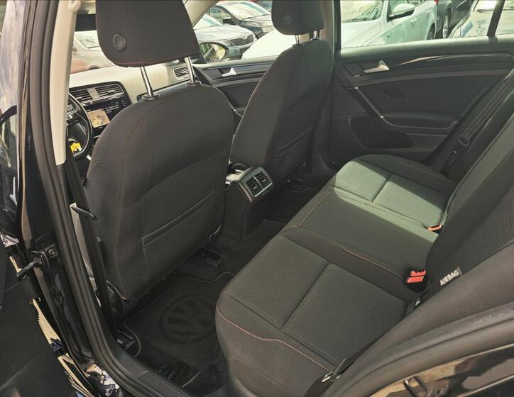 Volkswagen Golf 22