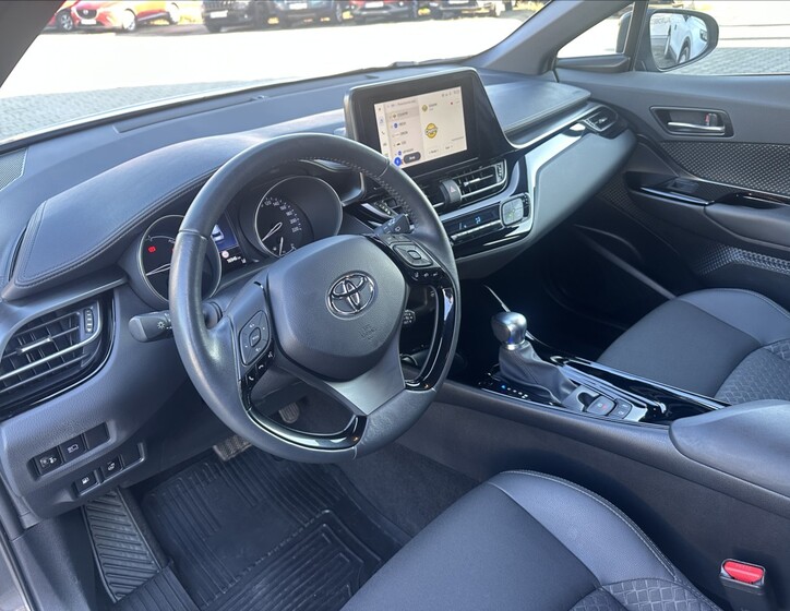 Toyota C-HR 12