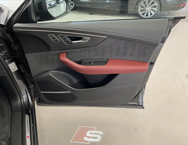 Audi SQ8 SUV 4,0 l 373 kw