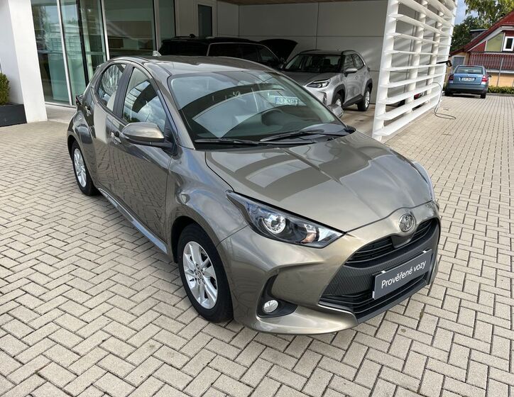 Toyota Yaris 8