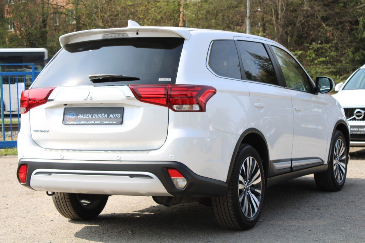 Mitsubishi Outlander SUV / Terénní 2,0 l 110 kw