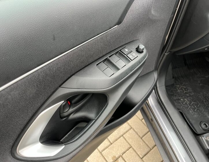 Toyota Yaris Cross 12